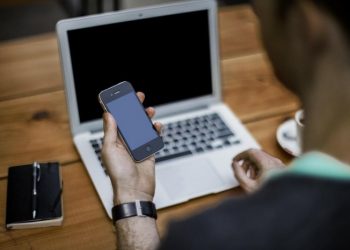 Advantages of Working From Home on A Mobile Phone