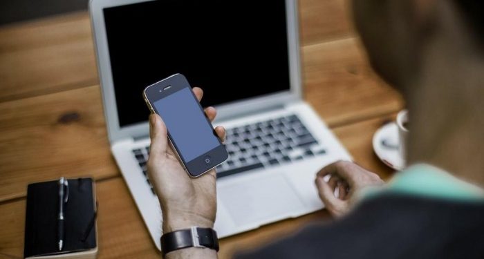 Advantages of Working From Home on A Mobile Phone