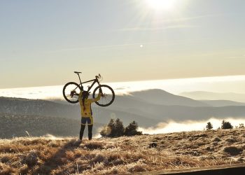 Full Guide on Mountain Biking 101