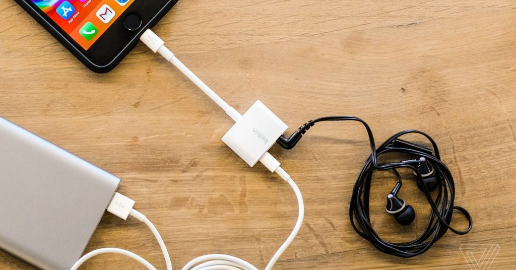 What Is A Headphone Jack Adapter And Some Of Its Best Models To Try