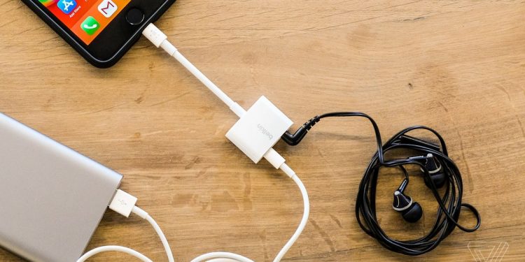 What Is A Headphone Jack Adapter And Some Of Its Best Models To Try