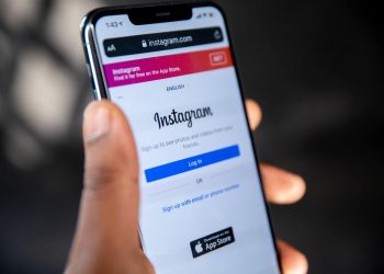 The Benefits & Downsides of Purchasing Instagram Followers