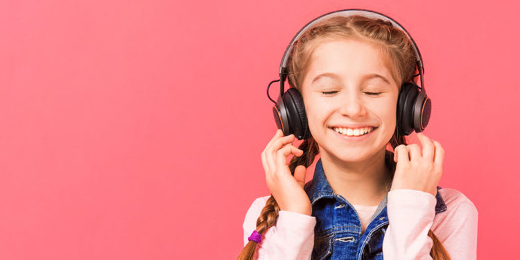 kids with headphone-